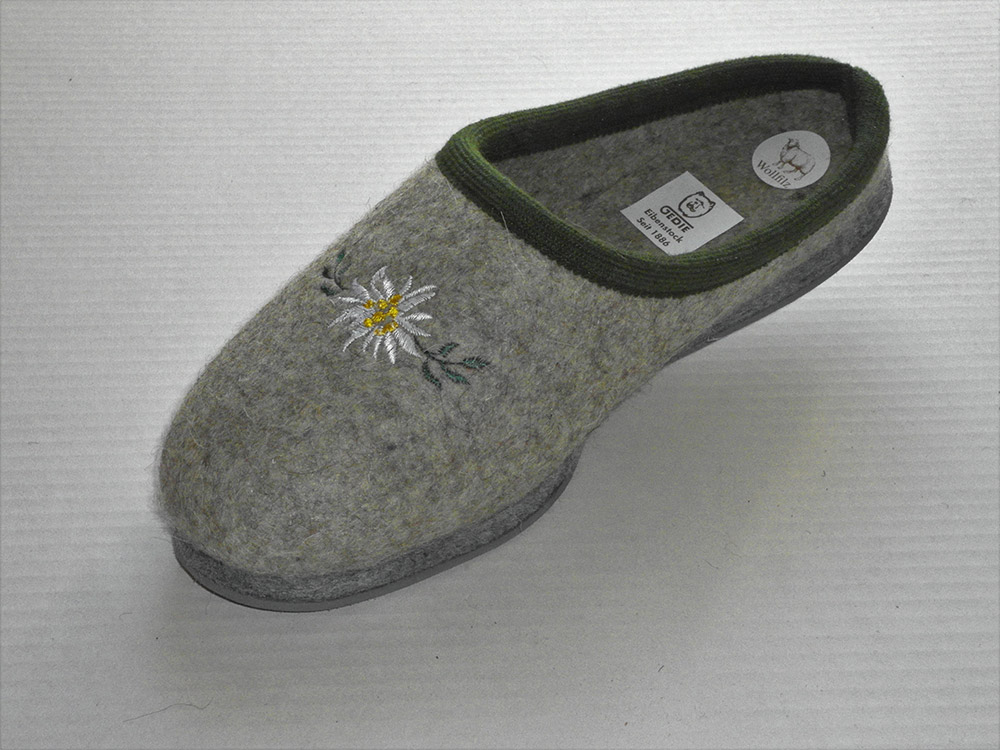 Wollfilzpantoffel mit Stickerei